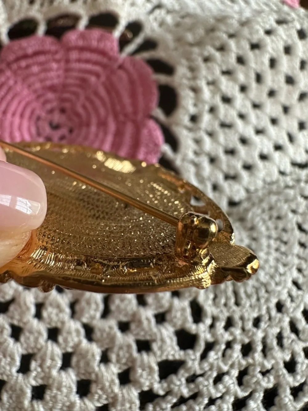 Avon Victoria Rose Brooch from 1989